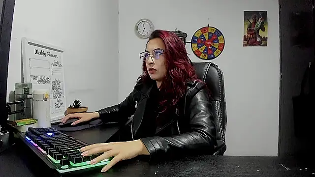 Snapshot of Scarlett_Sen chatting on January 2025 02:18:01 PM Scarlett Sen online show from January 2025 02:18:01 PM