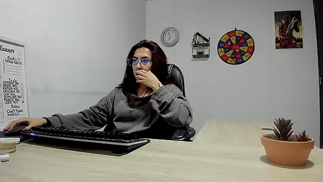 Snapshot of Scarlett_Sen chatting on January 2025 05:45:02 PM Scarlett Sen online show from January 2025 05:45:02 PM