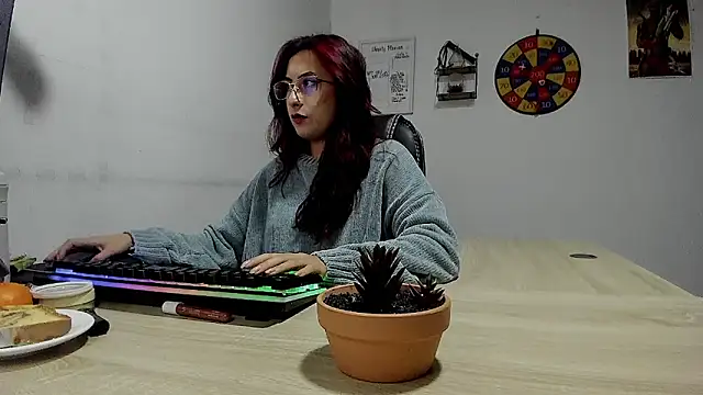 Snapshot of Scarlett_Sen chatting on January 2025 02:25:01 PM Scarlett Sen online show from January 2025 02:25:01 PM