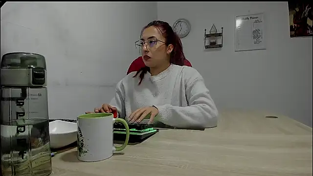 Snapshot of Scarlett_Sen chatting on February 2025 01:38:02 PM Scarlett Sen online show from February 2025 01:38:02 PM