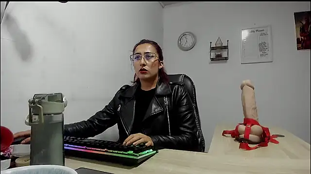 Snapshot of Scarlett_Sen chatting on February 2025 03:27:01 PM Scarlett Sen online show from February 2025 03:27:01 PM