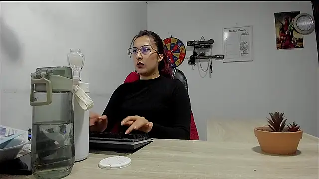 Snapshot of Scarlett_Sen chatting on March 2025 04:18:01 PM Scarlett Sen online show from March 2025 04:18:01 PM