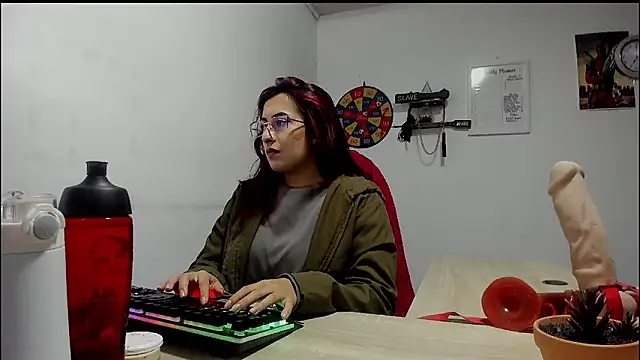 Snapshot of Scarlett_Sen chatting on March 2025 12:57:02 PM Scarlett Sen online show from March 2025 12:57:02 PM