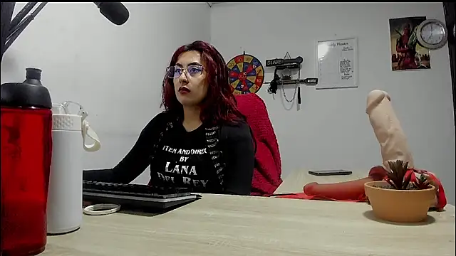 Snapshot of Scarlett_Sen chatting on March 2025 01:26:02 PM Scarlett Sen online show from March 2025 01:26:02 PM