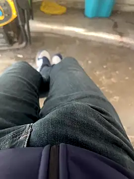 Snapshot of MAHKE12 chatting on October 2025 12:15:01 PM MAHKE12 online show from October 2025 12:15:01 PM