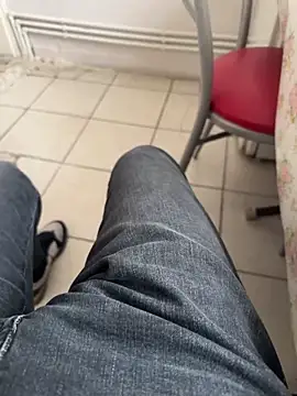 Snapshot of MAHKE12 chatting on October 2025 07:31:01 AM MAHKE12 online show from October 2025 07:31:01 AM