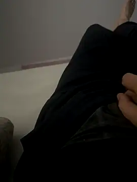 Snapshot of MAHKE12 chatting on November 2025 10:04:02 PM MAHKE12 online show from November 2025 10:04:02 PM