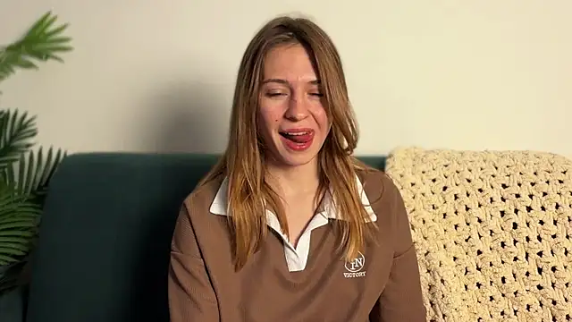 LovelyKatea online show from April 2026 01:26:01 PM