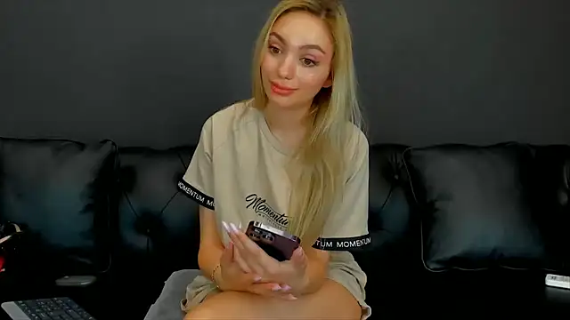 Snapshot of HaleySweet18 chatting on June 2026 05:12:01 AM HaleySweet18 online show from June 2026 05:12:01 AM