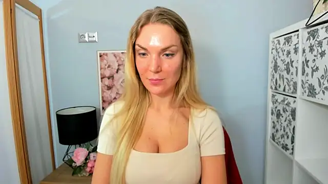 AulloraHoney online show from February 2025 06:23:02 PM