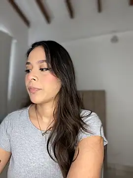 Little Amber6 online show from November 2025 08:00:01 PM