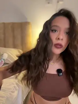 Snapshot of Little_Amber6 chatting on February 2026 01:09:01 AM Little Amber6 online show from February 2026 01:09:01 AM