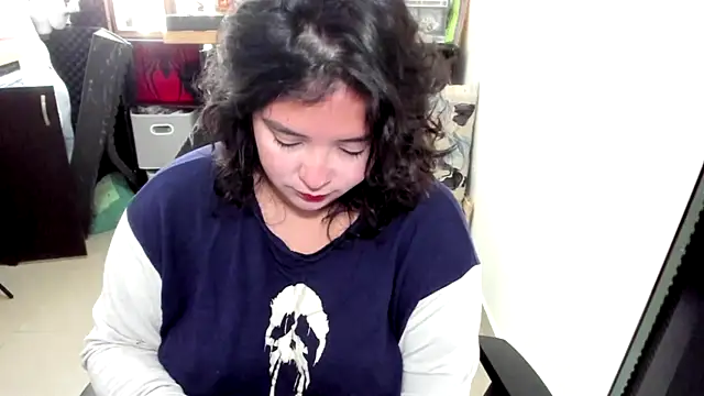 aika-dreams online show from October 2025 12:49:02 PM