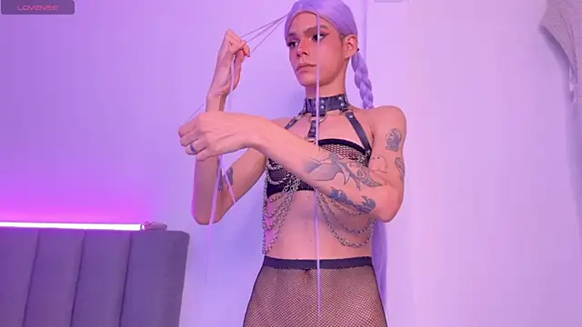 Snapshot of Varya_Ferreira chatting on December 2024 01:51:02 AM Varya Ferreira online show from December 2024 01:51:02 AM