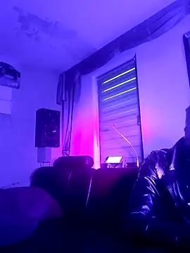 Snapshot of Crystalbitchx chatting on February 2025 06:40:01 AM Crystalbitchx online show from February 2025 06:40:01 AM