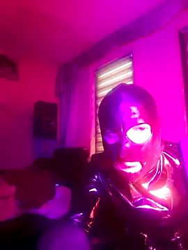 Snapshot of Crystalbitchx chatting on October 2025 07:18:01 AM Crystalbitchx online show from October 2025 07:18:01 AM