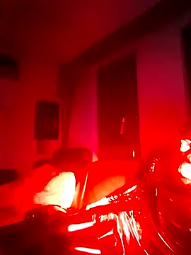 Snapshot of Crystalbitchx chatting on October 2025 02:45:01 AM Crystalbitchx online show from October 2025 02:45:01 AM