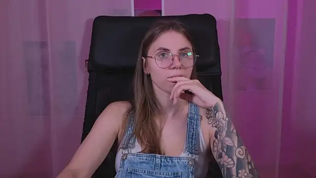  AnnaStark  online show from March 2025 08:32:02 PM