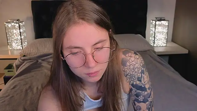  AnnaStark  online show from September 2025 08:20:01 PM