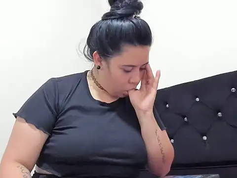 Snapshot of emely_garcia chatting on March 2025 04:23:01 PM emely garcia online show from March 2025 04:23:01 PM