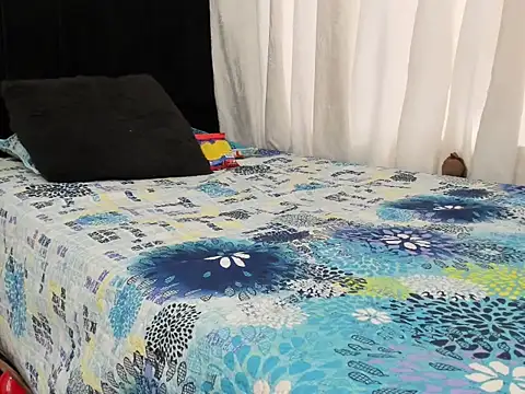 Snapshot of emely_garcia chatting on October 2025 09:13:01 PM emely garcia online show from October 2025 09:13:01 PM