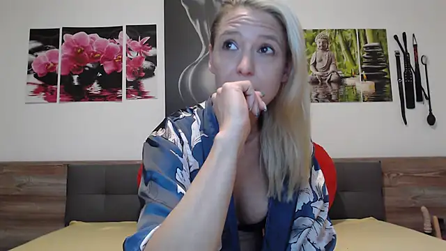 Naschkatze01 online show from October 2025 06:14:02 AM