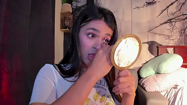 annyluna1 online show from December 2025 11:42:02 PM