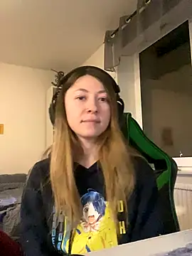 chibi moon  online show from December 2025 07:00:01 PM