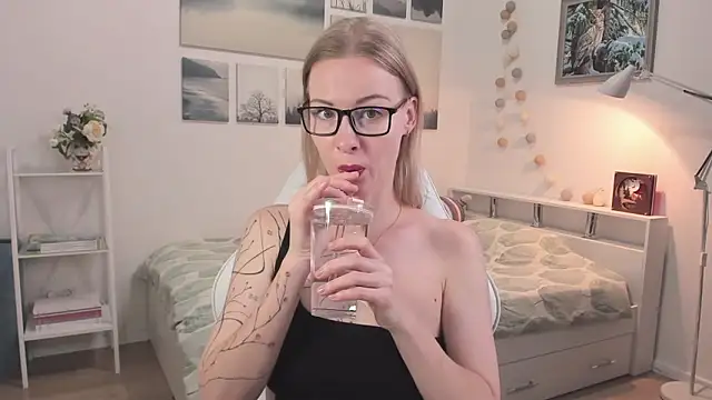 Snapshot of MissRightX chatting on November 2025 10:47:01 AM MissRightX online show from November 2025 10:47:01 AM