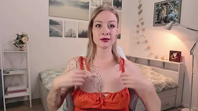 Snapshot of MissRightX chatting on November 2025 10:26:02 AM MissRightX online show from November 2025 10:26:02 AM