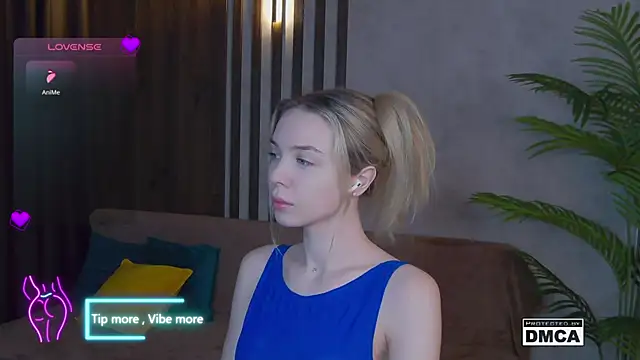 Snapshot of Holl1Would chatting on January 2025 03:36:02 AM Holl1Would online show from January 2025 03:36:02 AM