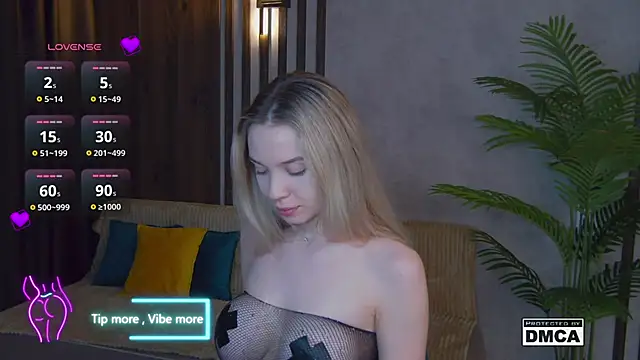 Snapshot of Holl1Would chatting on February 2025 06:43:01 AM Holl1Would online show from February 2025 06:43:01 AM