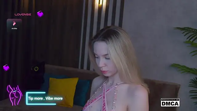 Snapshot of Holl1Would chatting on February 2025 03:26:01 AM Holl1Would online show from February 2025 03:26:01 AM