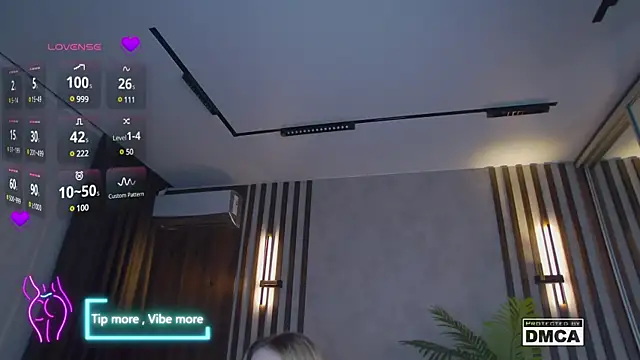 Snapshot of Holl1Would chatting on February 2025 07:59:02 PM Holl1Would online show from February 2025 07:59:02 PM