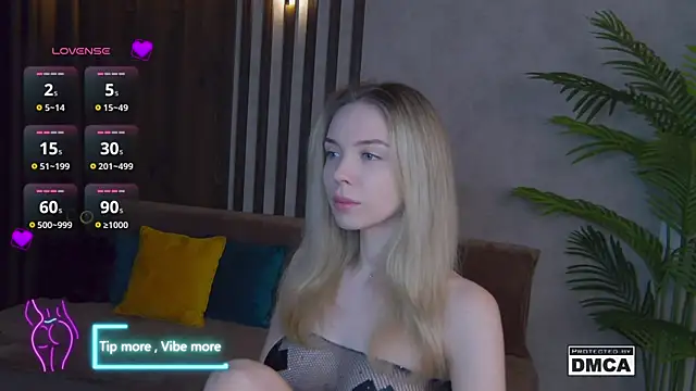 Snapshot of Holl1Would chatting on February 2025 03:34:02 AM Holl1Would online show from February 2025 03:34:02 AM