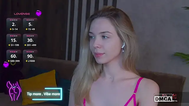 Snapshot of Holl1Would chatting on February 2025 06:28:01 AM Holl1Would online show from February 2025 06:28:01 AM