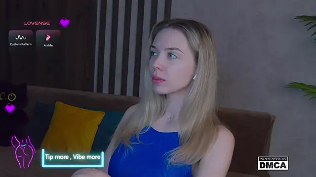 Snapshot of Holl1Would chatting on February 2025 10:42:02 PM Holl1Would online show from February 2025 10:42:02 PM