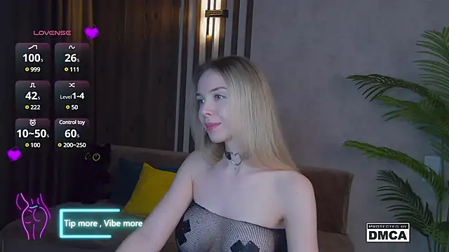 Snapshot of Holl1Would chatting on March 2025 10:59:01 PM Holl1Would online show from March 2025 10:59:01 PM