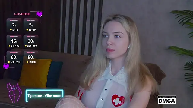 Snapshot of Holl1Would chatting on March 2025 06:53:01 AM Holl1Would online show from March 2025 06:53:01 AM