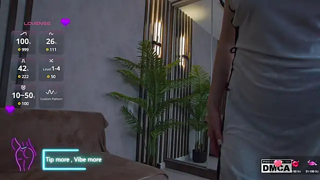 Snapshot of Holl1Would chatting on March 2025 06:47:01 AM Holl1Would online show from March 2025 06:47:01 AM