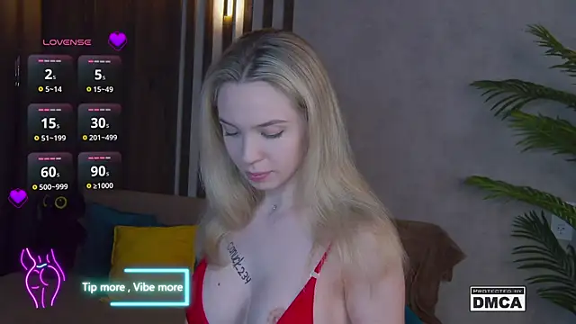 Snapshot of Holl1Would chatting on March 2025 10:50:01 PM Holl1Would online show from March 2025 10:50:01 PM