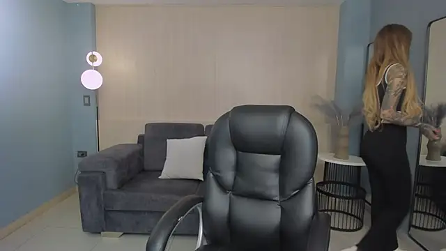 Snapshot of LexieWayne chatting on December 2024 01:17:01 PM LexieWayne online show from December 2024 01:17:01 PM