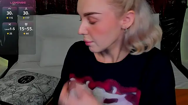 LianaFord online show from October 2025 11:45:02 PM