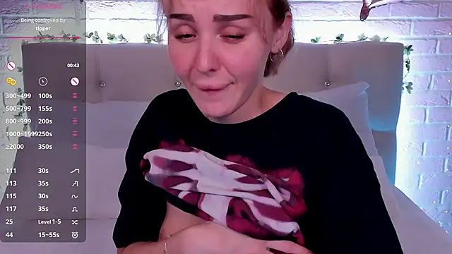 LianaFord online show from November 2025 09:16:02 PM