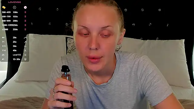 Snapshot of LianaFord chatting on June 2026 05:27:01 AM LianaFord online show from June 2026 05:27:01 AM