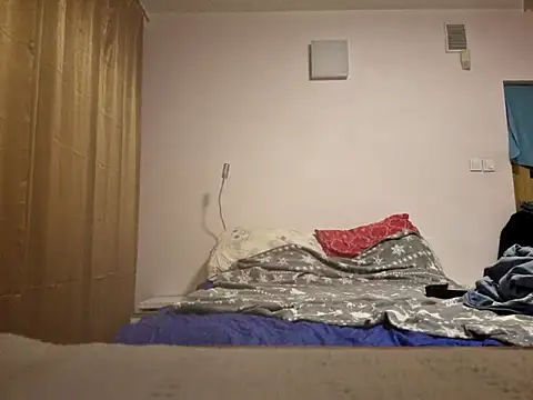 Snapshot of HouseOfCums chatting on October 2025 12:33:02 AM HouseOfCums online show from October 2025 12:33:02 AM