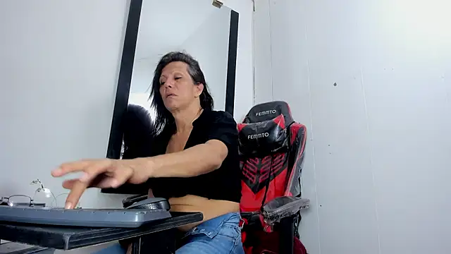 Snapshot of Cleopatra_Trans chatting on November 2025 06:52:02 PM Cleopatra Trans online show from November 2025 06:52:02 PM