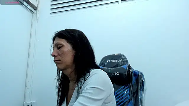 Snapshot of Cleopatra_Trans chatting on November 2025 07:35:01 PM Cleopatra Trans online show from November 2025 07:35:01 PM