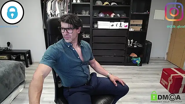 samricci21 online show from April 2026 08:31:01 PM