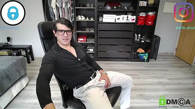 samricci21 online show from April 2026 01:11:01 PM